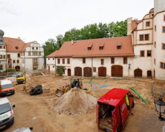 Was im Glauchauer Schlosshof vergraben liegt - Archäologen sind bei den Bauarbeiten im Glauchauer Schlosshof mit eingebunden. 