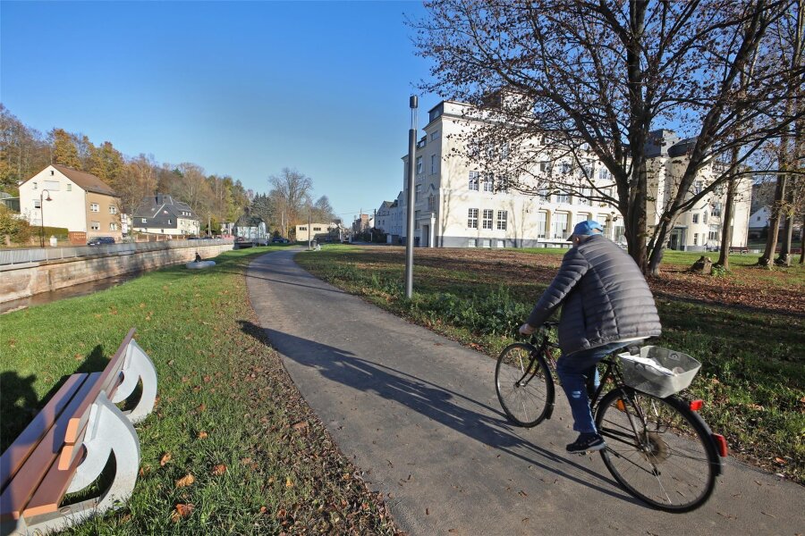 Was kann besser werden? Hinweise von Radfahrern aus dem Landkreis Zwickau erwünscht - Viele Westsachsen sind gern mit dem Rad unterwegs – so wie hier in Oberlungwitz.