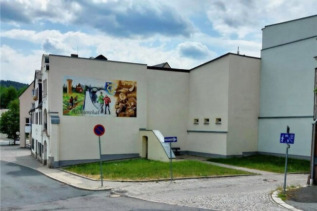 Was Klingenthal fürs Museumsgebäude plant - Das Gebäude des Musik- und Wintersportmuseums Dr. Giers-Haus an der Ecke Schlossstraße/Poststraße in Klingenthal.