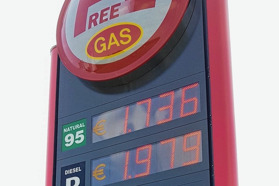 Was kostet Kraftstoff in Tschechien aktuell? - Die F1-Tankstelle nahe Hranice hinter dem Grenzübergang Ebmath.