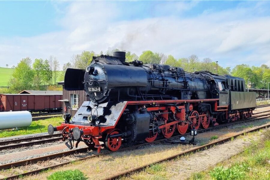 Was macht eine Dampflok allein auf dem Bahnhof Cranzahl? - Die Museumslokomotive 50 3648 des Sächsischen Eisenbahnmuseums Chemnitz-Hilbersdorf.