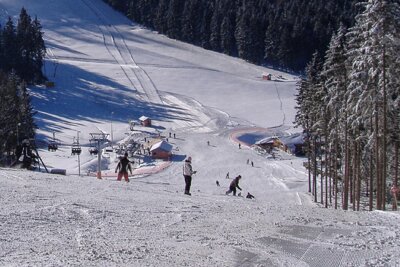 Was Räte im Oberland in der kommenden Woche beschäftigt - Um die Neuverpachtung des Hüttenwirts an der Talstation der Skiwelt Schöneck geht es am Montag im Stadtrat.