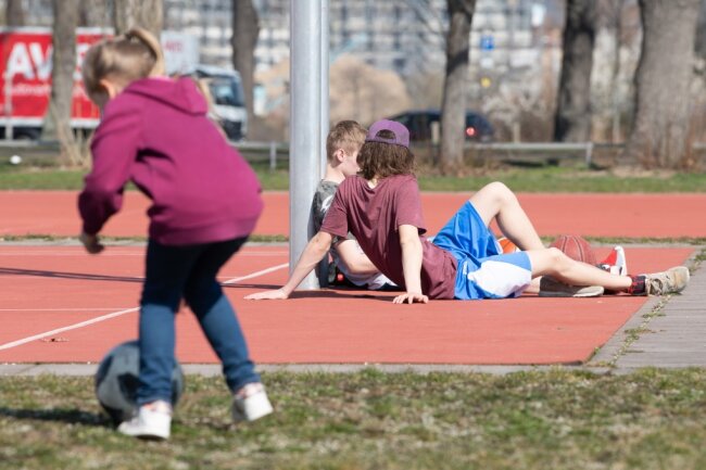 Was Sachsens Jugendlichen am meisten Angst macht - Laut Sinus-Jugendstudie der Barmer wird für die 14- bis 17-Jährigen auch die Gesundheit immer wichtiger. Angst machen den jungen Sachsen andere Dinge.