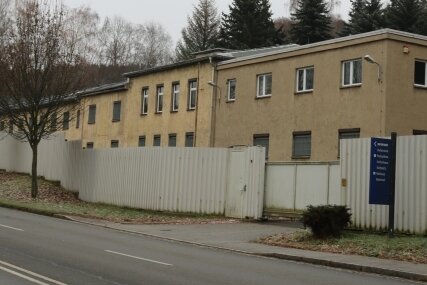 Dieses Haus an der Auer Straße in Bad Schlema wird derzeit von verschiedenen Behörden genutzt. 