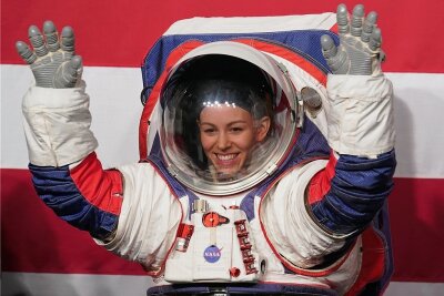 Was trägt man auf dem Mond? - 2019 führte Nasa-Ingenieurin Kristine Davis den Prototypen eines neuen Raumanzuges vor. 