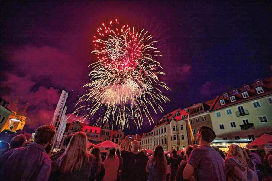 Was vom 62. Plauener Spitzenfest in Erinnerung bleiben wird - Mit einem großartigen Feuerwerk auf dem Plauener Topfmarkt ging das 62. Spitzenfest zu Ende.