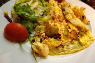 Was vom Ei übrig blieb - Reste vom Auspusten lecker verwerten - Praktische Resteverwertung: Ein Bauernfrühstück mit Ei und Kartoffeln ist schnell zubereitet.