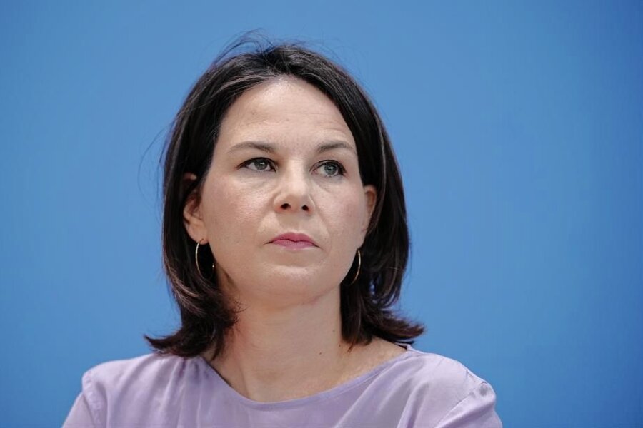 Was wird Außenministerin Baerbock zum Ukraine-Krieg sagen? - Deutschlands Außenministerin Annalena Baerbock (Bündnis 90/Die Grünen), hier im Juni bei der Ankündigung einer "Wiederaufbau-Offensive" für die Ukraine.
