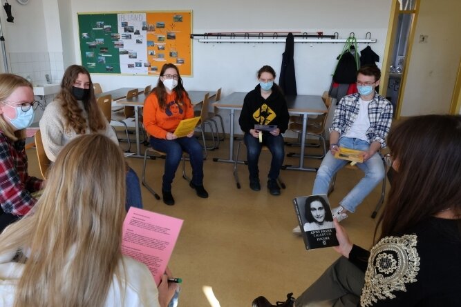 Im Workshop zu Anne Frank am Hohenstein-Ernstthaler Lessinggymnasium wird auch mit Maske diskutiert.