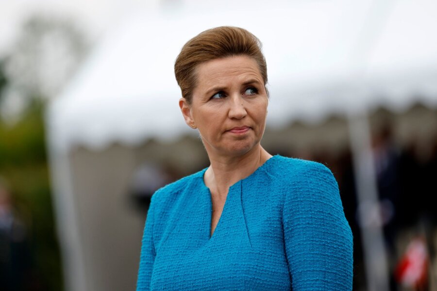 Was zum Angriff auf Dänemarks Regierungschefin bekannt ist - Dänemarks Ministerpräsidentin Mette Frederiksen wurde Opfer eines Angriffs.