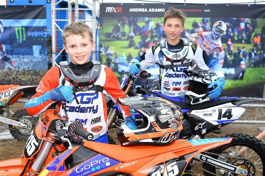 Was zwei junge Westsachsen bei der Motocross-WM in Teutschenthal gelernt haben - Hardy Kretzschmar (links) und Connor Schubert erlebten bei der Motocross-WM ein außergewöhnliches Wochenende.