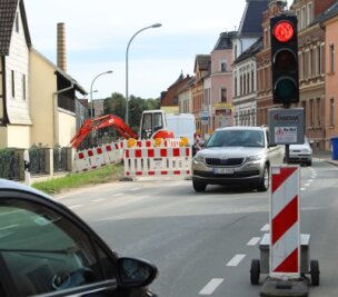 Wasserrohrbruch in Langenhessen - Ein Rohrbruch in Langenhessen behinderte den Verkehr.