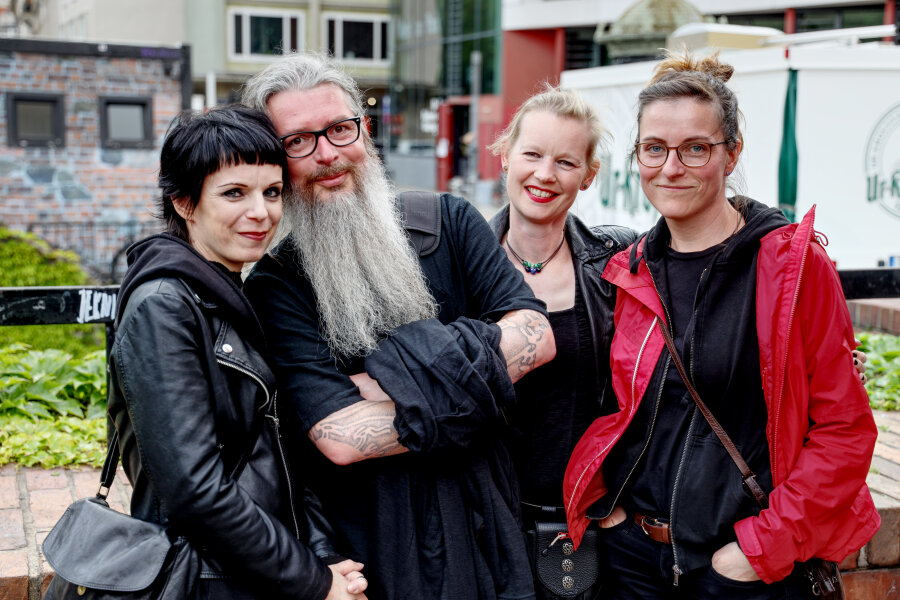 Wave-Gotik-Treffen in Leipzig startet mit Viktorianischem Picknick - die Fotos vom Freitag - 