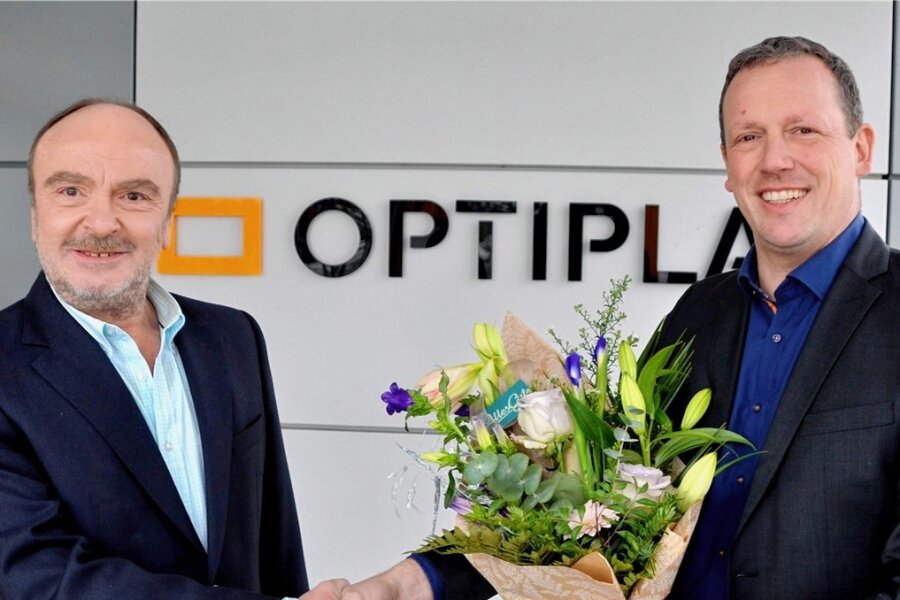 Wechsel bei Optiplan in Oelsnitz: Ein Macher sagt Servus - Geschäftsführerwechsel bei Optiplan in Oelsnitz: Bernhard Koller (links) hat seine Aufgaben an Felix Bönsch übergeben.