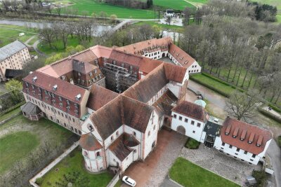 Wechselburg: Dreiste Diebe in Basilika - Blick auf das Wechselburger Schloss und die Basilika.