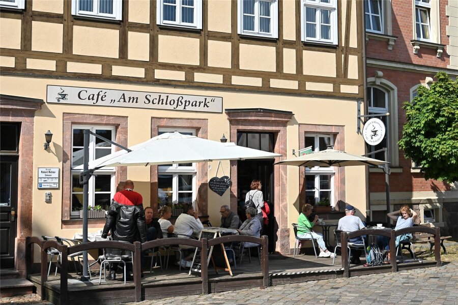 Wechselburg: Neue Hoffnung für Café am Schlosspark - Das Café „Am Schloßpark“ in der warmen Jahreszeit im vergangenen Jahr.