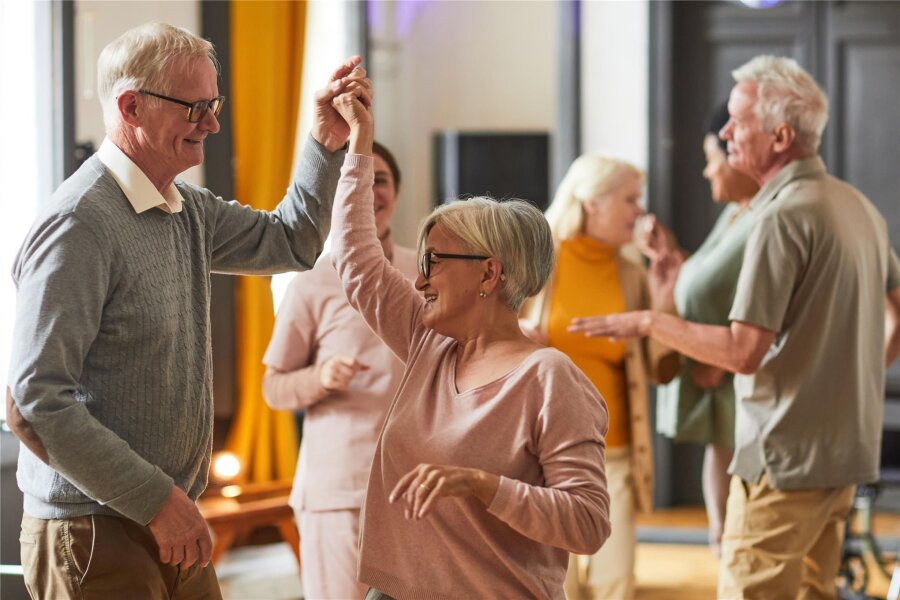 Wechselburger Senioren treffen sich – beim Tanztee und der Ausfahrt zum See - Senioren, die gern tanzen – wie hier im Symbolbild – können das bald wieder in Wechselburg tun.