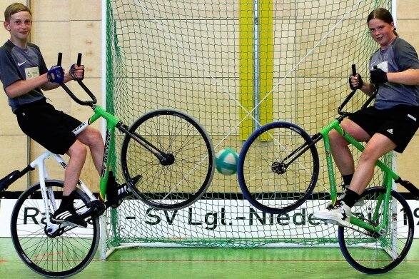 Carl Mehnert aus Wechselburg und seine Teamgefährtin Leonie Reinicke sind seit Jahren ein erfolgreiches Radball-Gespann beim RV Langenleuba-Niederhain. 