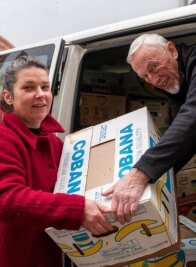 Wechselburgerin plant Hilfstransport für die Ukraine - Bereits seit einigen Jahren sammelt Saron Pietzka Spenden für Menschen in Not. Im Dezember hatte sie zusammen mit Wolfgang Brühl einen Transporter beladen. 