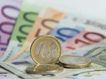 Wechselgeld-Trick mit 200-Euro-Schein: Frau erbeutet Geld in mehreren Geschäften - 