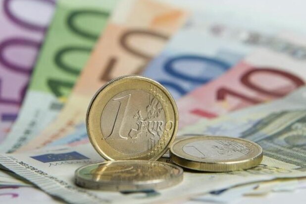 Wechselgeld-Trick mit 200-Euro-Schein: Frau erbeutet Geld in mehreren Geschäften - 