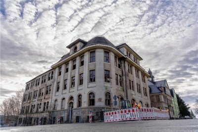 Weg frei für Abriss der Treuener  "Aktivist"-Ruine - Der Treuener Stadtrat will in seiner Dezember-Sitzung die Leistung für den Abriss vergeben.