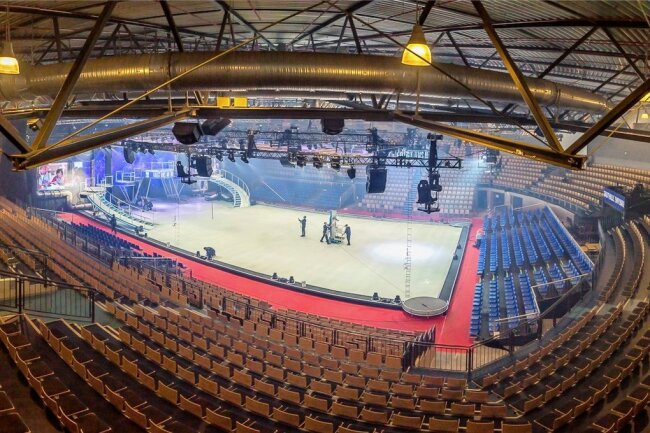 Wegen Hallennot: Der Handball soll zurück in die Zwickauer Stadthalle - Blick in die leere Zwickauer Stadthalle: Der Umbau von einer Konzert- zu einer Sporthalle ist aufwendig. 