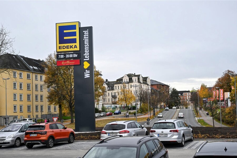 Wegen Problemen mit Dauerparkern: Edeka in Chemnitz-Kappel begrenzt Parkdauer - Am Edeka-Markt in Kappel dürfen Autofahrer zukünftig nur noch zwei Stunden parken. Warum?