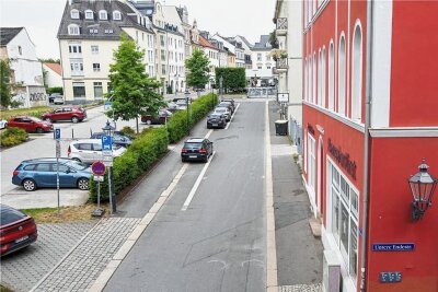 Wegen Raserei in der Plauener Altstadt: In dieser Straße baut das Rathaus ein neues Hindernis ein - Die Obere Endestraße verleitet zur Raserei - deshalb plant die Stadtverwaltung dort jetzt ein neues Hindernis.
