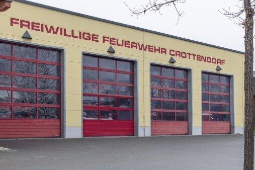 Wehr erhält gebrauchtes Fahrzeug - Der alte Einsatzleitwagen der Freiwilligen Feuerwehr Crottendorf hat ausgedient. Es wird ein gebrauchter Nachfolger angeschafft. 