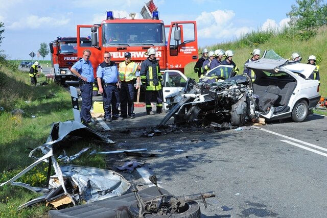 Eine 53-jährige BMW-Fahrerin ist am Montag bei einem schweren Unfall bei Weidensdorf ums Leben gekommen.