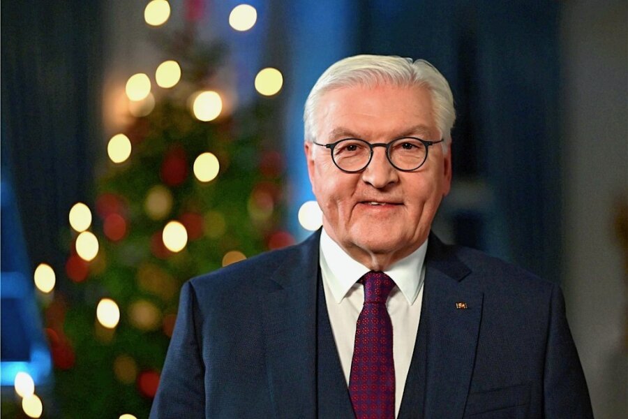 Weihnachtsansprache: Steinmeier erinnert an Begegnung in Freiberg - Bundespräsident Frank-Walter Steinmeier bei der Aufnahme seiner Weihnachtsansprache 2022 im Schloss Bellevue. 