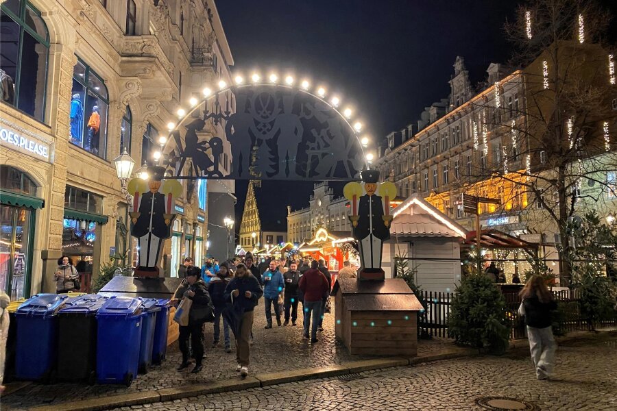 Weihnachtsbeleuchtung bis Maria Lichtmess: Zwickauer stimmen für die Tradition - Auch der große Lichterbogen am Zugang zum Hauptmarkt könnte künftig bis 2. Februar leuchten.