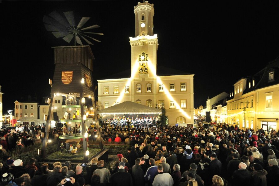 Weihnachtsmärkte im Erzgebirge 2023: Adventszeit in Aue, Schneeberg, Lößnitz und Eibenstock - Weihnachtsmarkt in Schneeberg, Erzgebirge