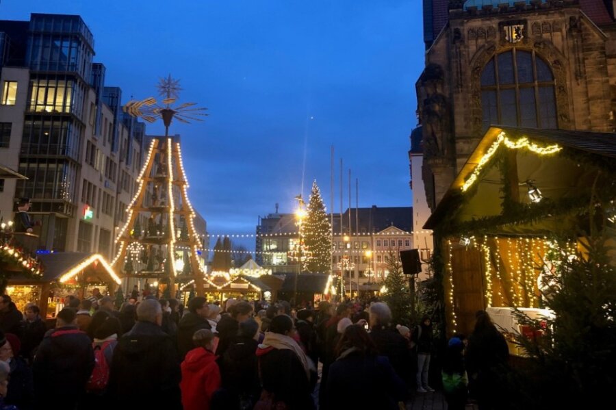 Weihnachtsmärkte in der Region: Dresden hat am längsten geöffnet - Blick auf den Chemnitzer Weihnachtsmarkt.