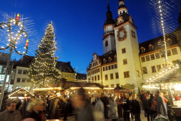 
              <p class="artikelinhalt">Der Chemnitzer Weihnachtsmarkt wird immer beliebter - bei Besuchern wie Händlern.</p>
            