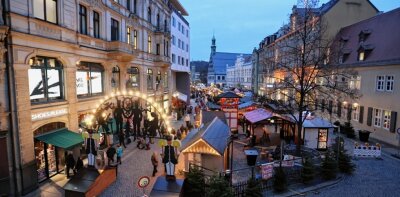 Weihnachtsmarkt: Händler wütend wegen Höcke - Manche Schausteller, die ihre Buden nahe am Zwickauer Domhof haben, machen sich Sorgen wegen der AfD-Kundgebung am Freitag. 