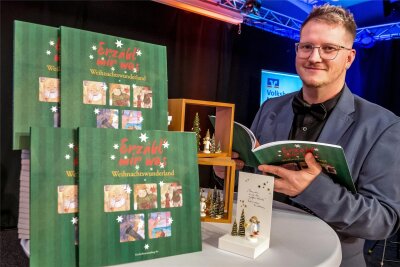 Weihnachtsstimmung pur: Olbernhauer Verein veröffentlicht Geschichtensammlung - Vom „Weihnachtswunderland“ hat Vereinschef Florian Drechsel 300 Exemplare drucken lassen.