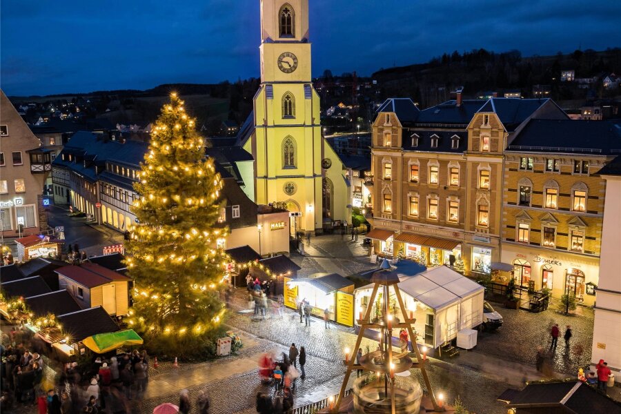 Weihnachtswochenende in Stollberg: Wie die besinnliche Zeit eingeläutet wird - Ab Freitag beginnt in Stollberg offiziell die Weihnachtszeit. Dreh- und Angelpunkt ist dabei der Hauptmarkt.