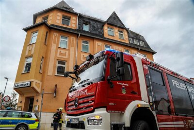 Weil 14-Jähriger gezündelt hat: Wohnung in Aue nicht mehr nutzbar - Im Haus an der Ecke Lindenstraße/Agricolastraße hat es am Donnerstag gebrannt. Ein 14-Jähriger steht im Verdacht, in seiner elterlichen Wohnung gezündelt zu haben.