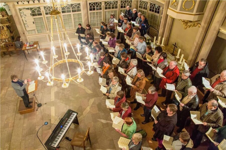 Weil Kantorin in den Ruhestand geht: Oratorienchor Stollberg gibt im Sommer ein Konzert - Der Oratorienchor bei Proben fürs Weihnachtsoratorium. Ausnahmsweise wird es nun ein Sommerkonzert geben.