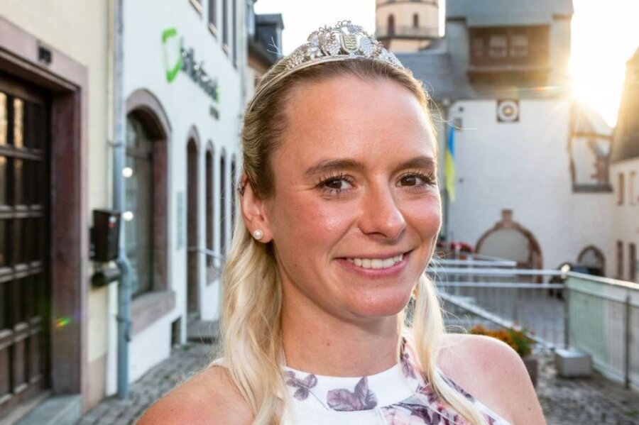 Weinprinzessin in Burgstädt zu Gast - Die sächsische Weinprinzessin Sabrina Papperitz.
