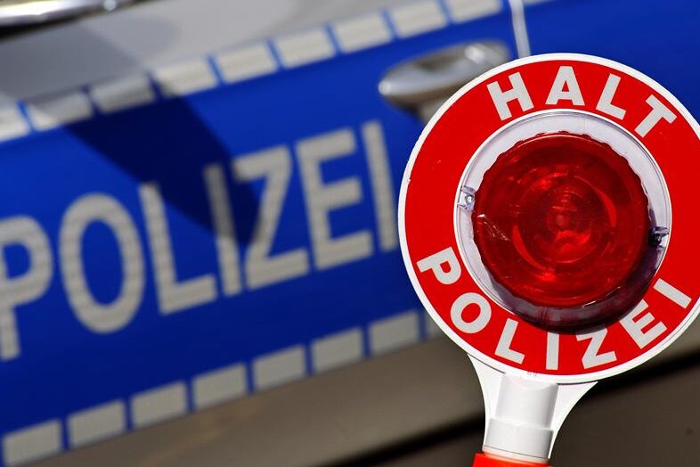 Weischlitz: Betrunkener baut Unfall auf Flucht vor der Polizei - 