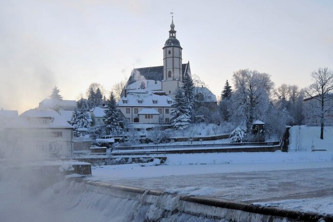 Die Peniger Stadtkirche auf einem Foto, das zu Weihnachten 2010 in der "Freien Presse" erschien. In jenem Jahr konnte man sich in Mittelsachsen wie deutschlandweit an weißer Weihnacht erfreuen. 