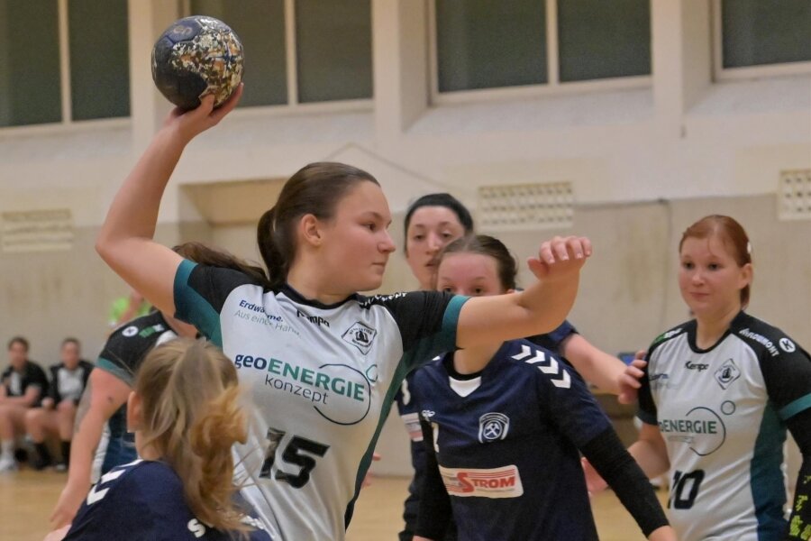Weißenborner Handballerinnen belohnen sich kurz vor Schluss für famose Aufholjagd - Übernahm am Ende Verantwortung: Laura Uhlemann gelang mit ihrem dritten Treffer ein spätes Happy End für Rotation.
