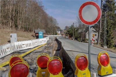 Weitere Baustelle auf der B 95 bei Oberwiesenthal: Autofahrern droht 50 Kilometer lange Umleitung - In Niederschlag ist die B 95 noch für mehrere Wochen voll gesperrt. Wenige Kilometer weiter in Richtung Oberwiesenthal wartet nun die nächste Baustelle.