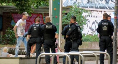 Weitere Komplexkontrolle in der Innenstadt - Sogenannte Komplexkontrollen mit bis zu 100 Polizisten finden regelmäßig in Chemnitz statt. Seit einiger Zeit steht dabei auch der Sonnenberg im Fokus.