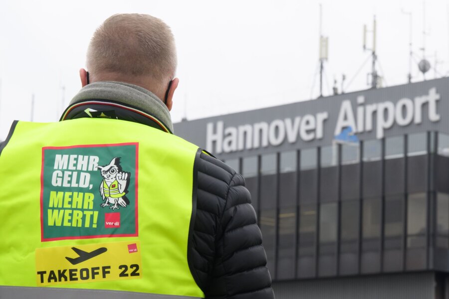 Weitere Warnstreikwelle beginnt am Flughafen Hannover - Die Luftsicherheitskräfte vom Flughafen Hannover legen ihre Arbeit nieder. (Archivbild)