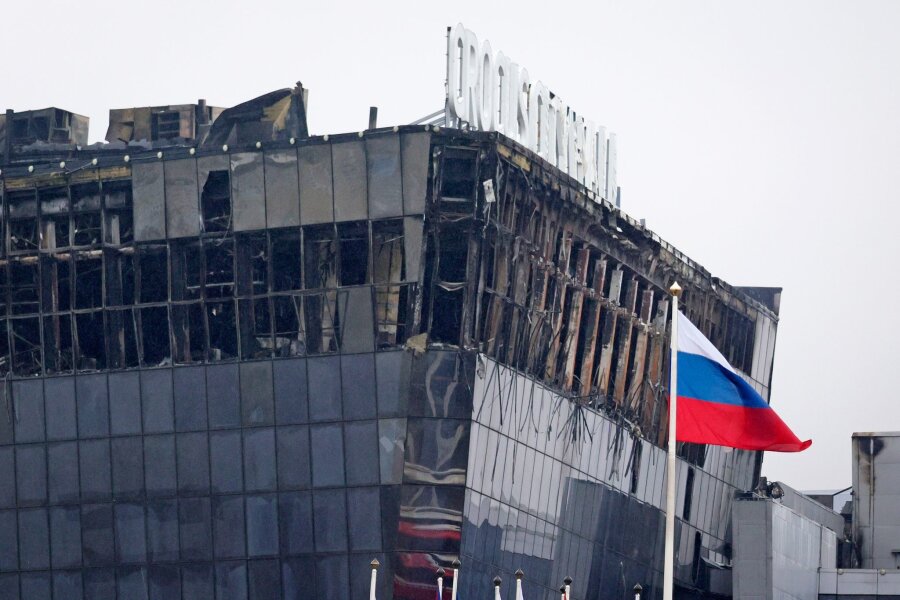 Weiterer Haftbefehl nach Terroranschlag in Moskau - Blick auf die Crocus City Hall im Nordwesten Moskaus nach dem Terroranschlag. Mindestens 139 Menschen wurden getötet, rund 200 weitere verletzt.