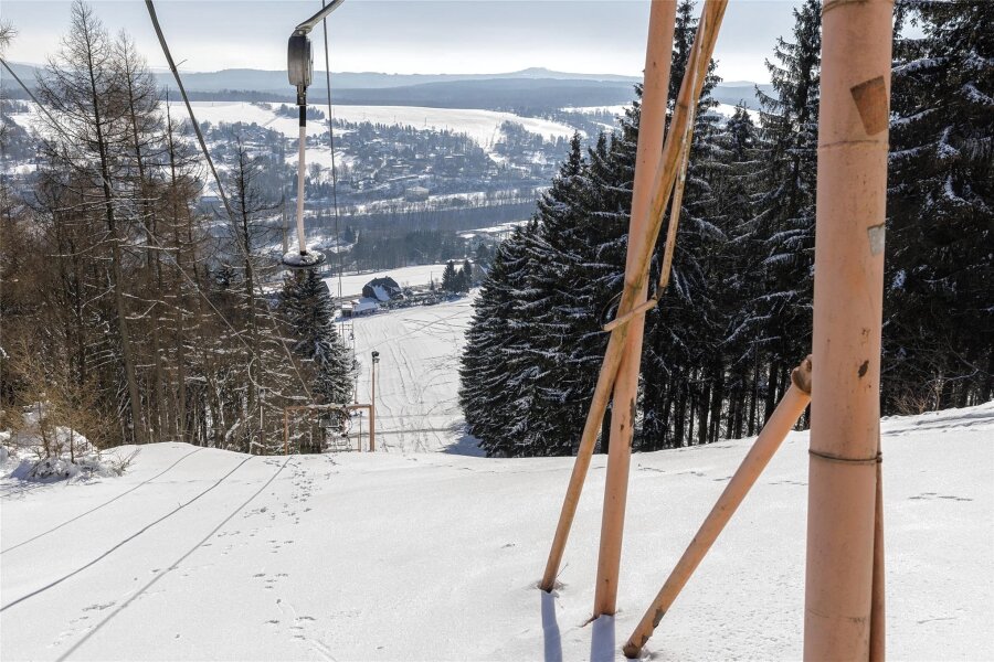 Weiterer Skilift im Erzgebirge geht in Betrieb - Der Skilift in Bärenstein dreht sich ab Samstag.